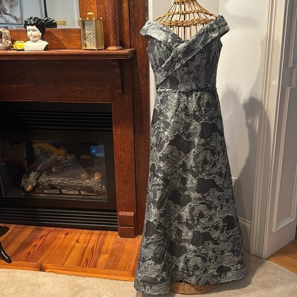 Rene Ruiz 🔥Sale🔥 Collection elegant Gray and Silver evening dress - Picture 2 of 14